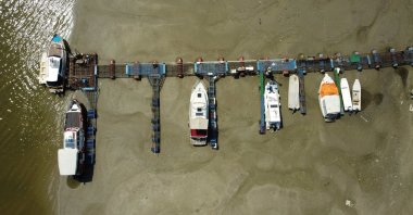 Boats sit on the dried river bed of the Danube in the city of Novi Sad, Serbia, Aug. 16, 2022. (Reuters Photo)