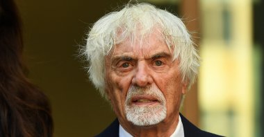 Ex-Formula 1 boss Bernie Ecclestone departs Westminster Magistrates Court, London, England, Aug. 22, 2022. (EPA Photo)