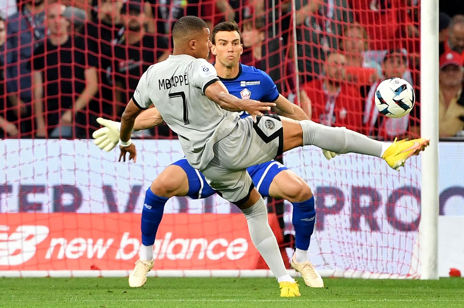 PSG mengalahkan Lille setelah Mbappe menyamai rekor dengan gol 8 detik