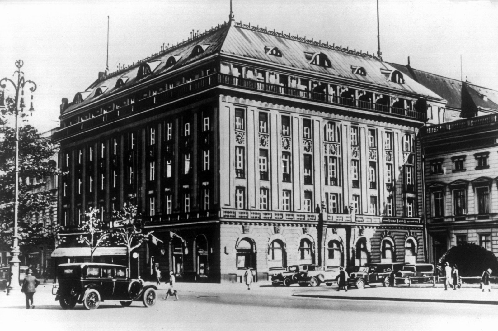 The original Adlon building dating back to 1907, which was almost completely destroyed during World War II. (DPA Photo)