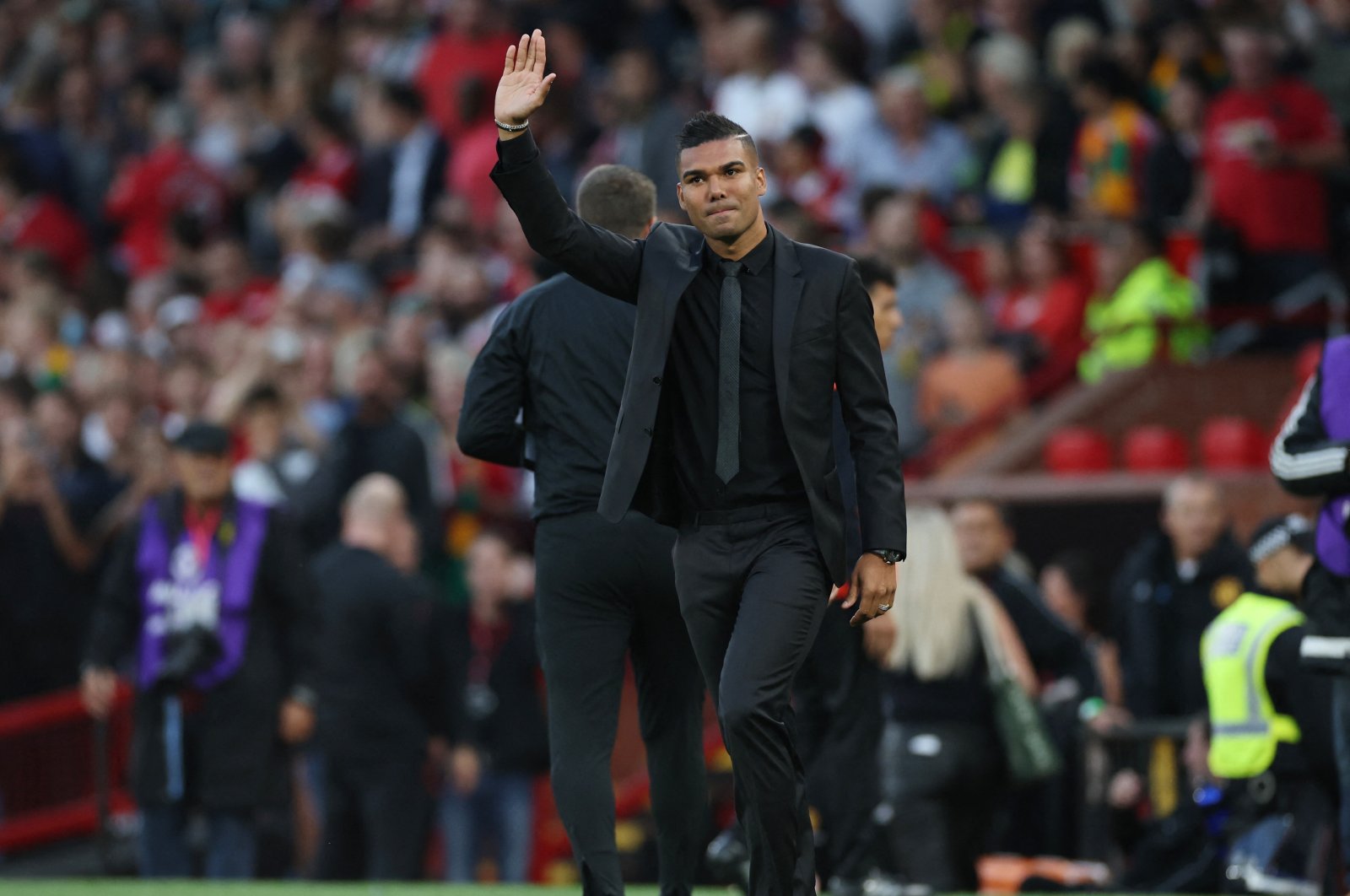Manchester United&#039;s new player Casemiro waves to supporters prior to the start of the English Premier League soccer match between Manchester United and Liverpool at Old Trafford stadium, in Manchester, England, Aug. 22, 2022. (Reuters Photo)