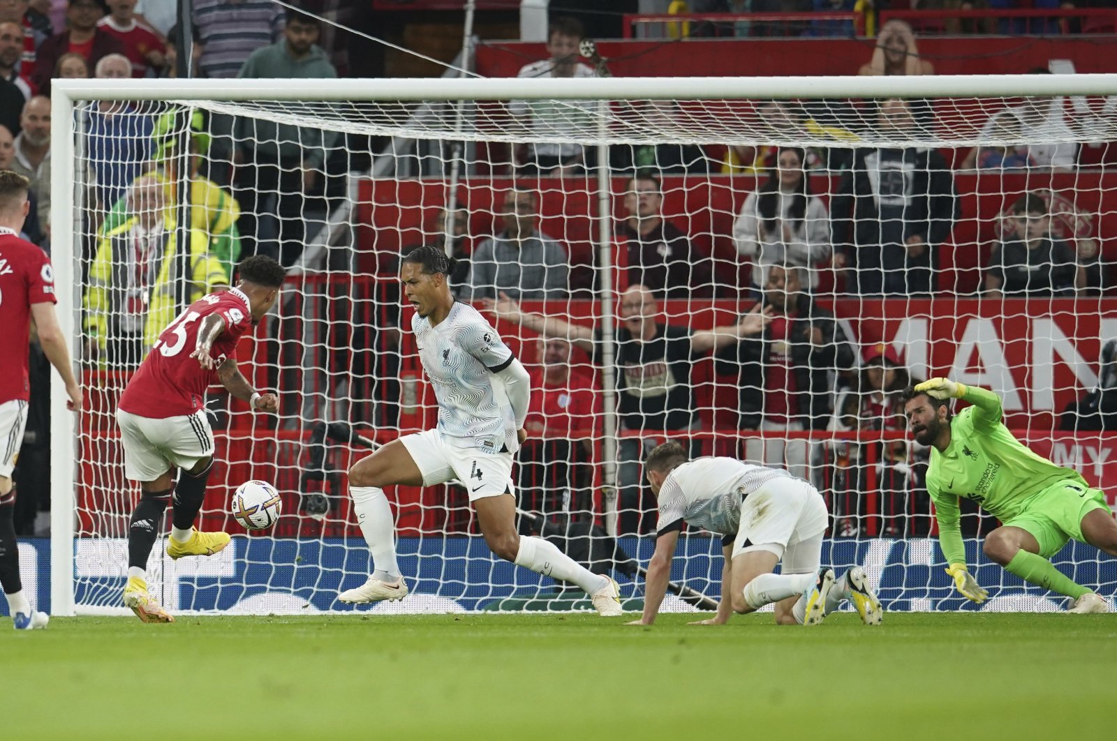 Manchester United&#039;s Jadon Sancho scores his side&#039;s first goal during the English Premier League soccer match between Manchester United and Liverpool at Old Trafford stadium, in Manchester, England, Aug. 22, 2022. (AP Photo)