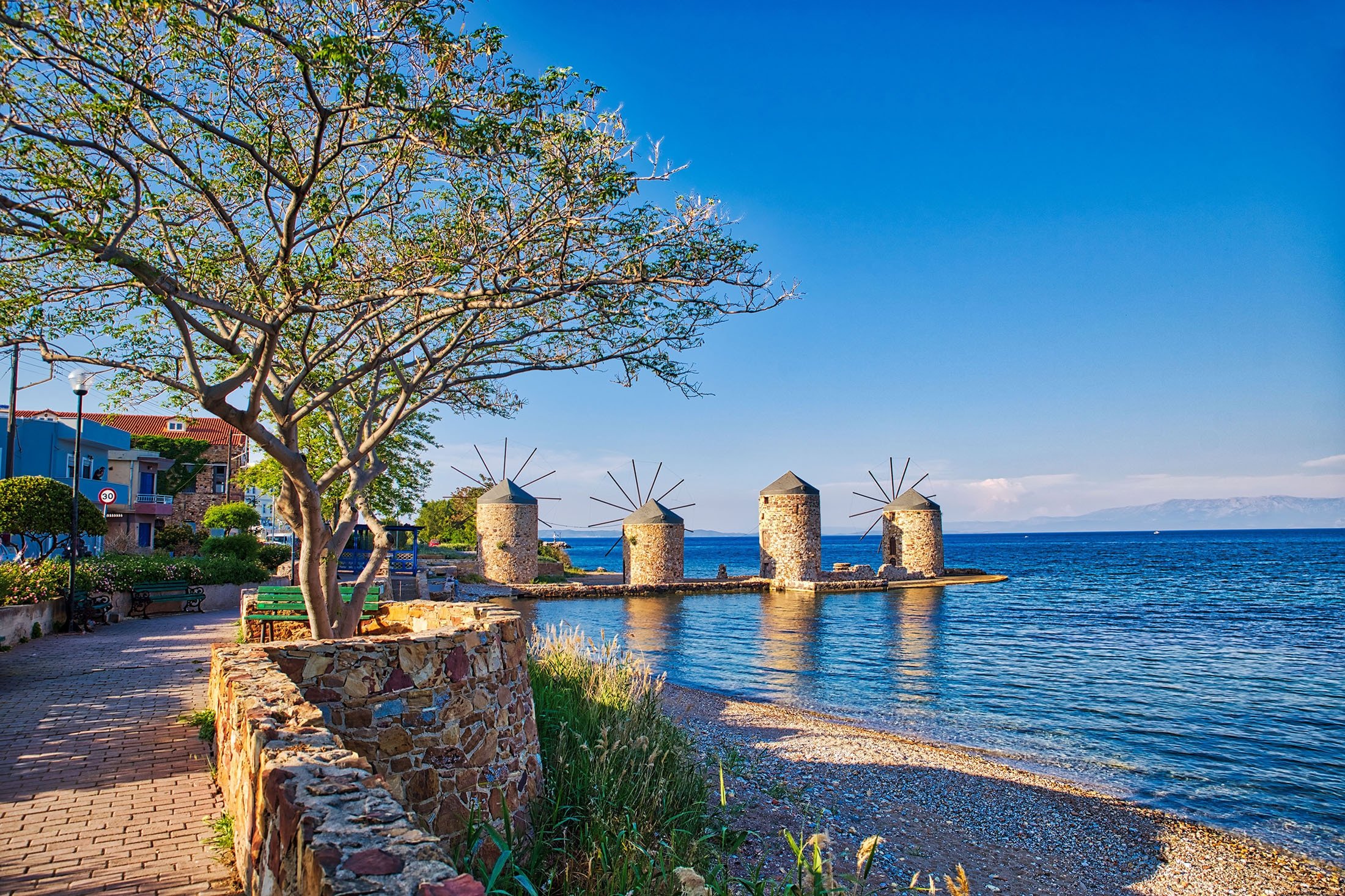 Chios berada tepat di seberang perairan dari eşme Türkiye dengan naik feri selama 30 menit.  (Foto Shutterstock)
