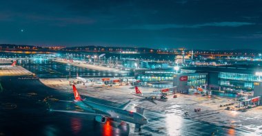 Turkish Airlines airplanes prepare for their next flights in Istanbul Airport, Istanbul, Türkiye, Oct.19, 2021. (Shutterstock Photo)