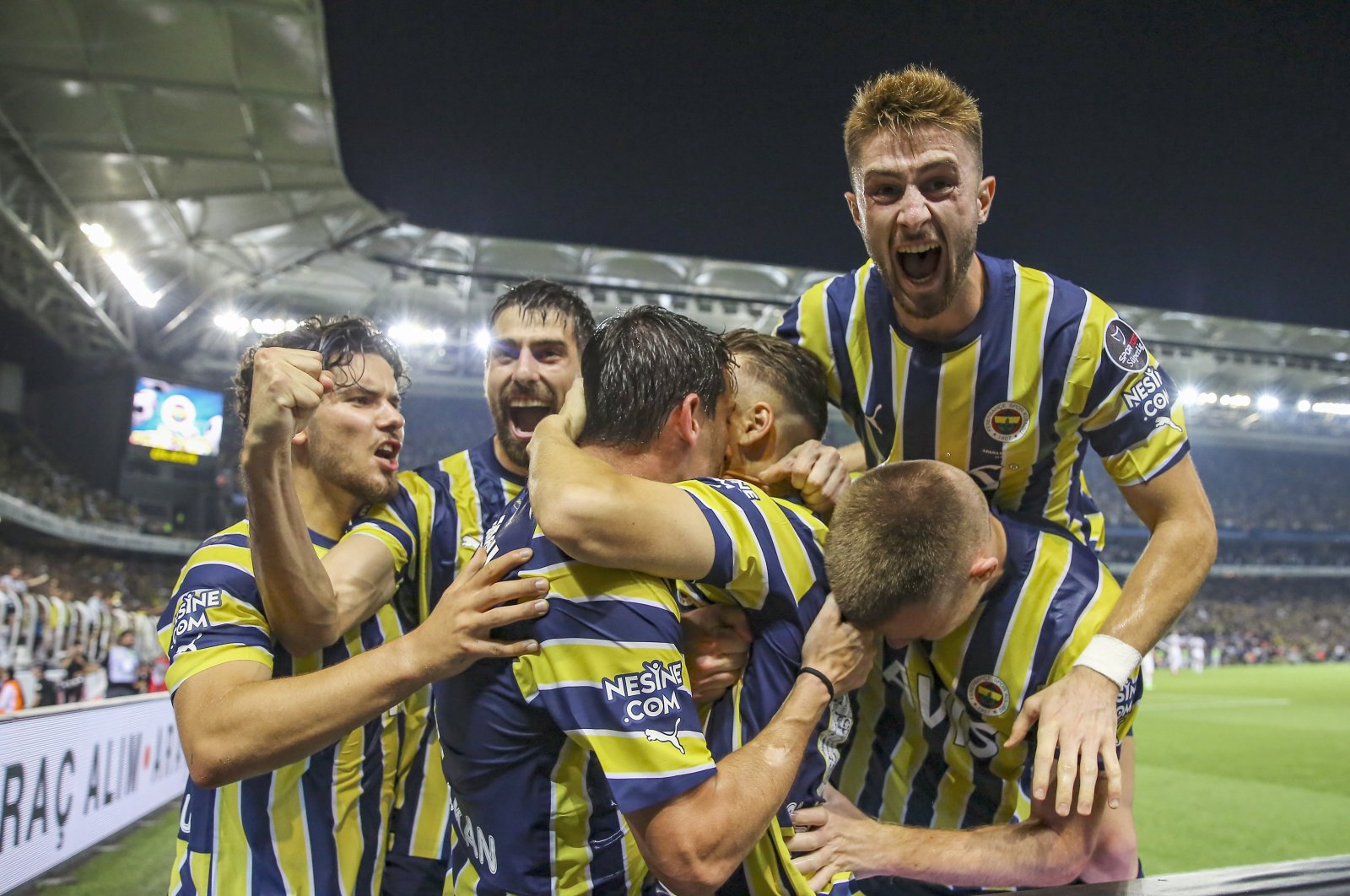 Fenerbahçe naik ke puncak setelah kemenangan mendebarkan atas Adana Demirspor