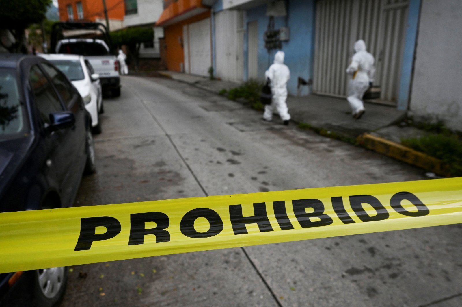 Members of a forensic team walk near a crime scene where journalist Fredid Roman was killed in his car by armed attackers on a motorcycle in Chilpancingo, Guerrero state, Mexico, Aug. 22, 2022.  (Reuters Photo)