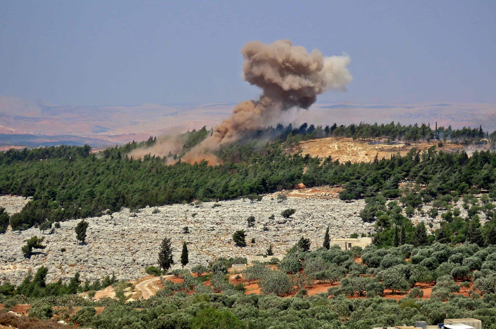 Smoke billows at the site of a reported Russian strike in a forest area west of Syria&#039;s opposition-held northwestern city of Idlib, on August 22, 2022. (Photo by Muhammad HAJ KADOUR / AFP)