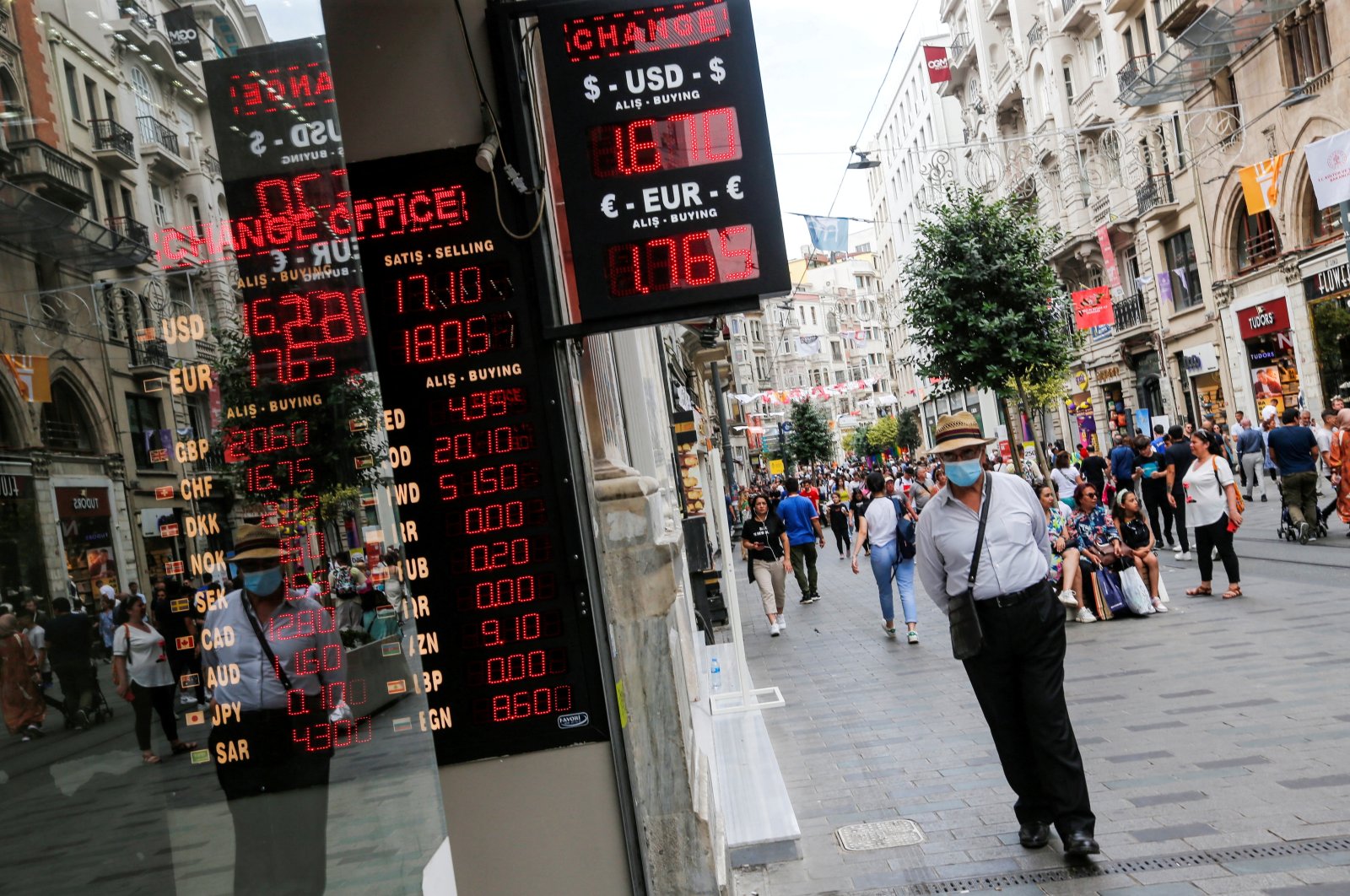 A man walks past a currency exchange office in Istanbul, Türkiye, June 10, 2022. (Reuters Photo)