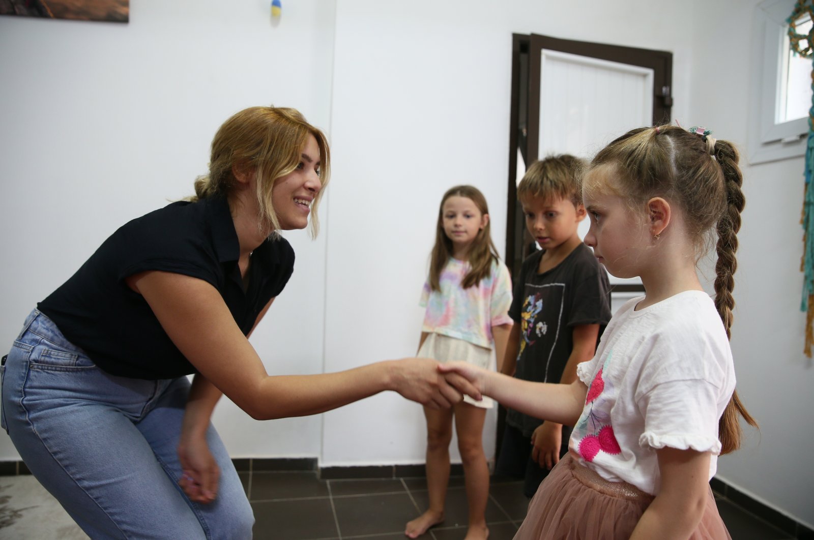 Anak-anak Ukraina yang melarikan diri dari perang belajar bahasa Turki di Izmir