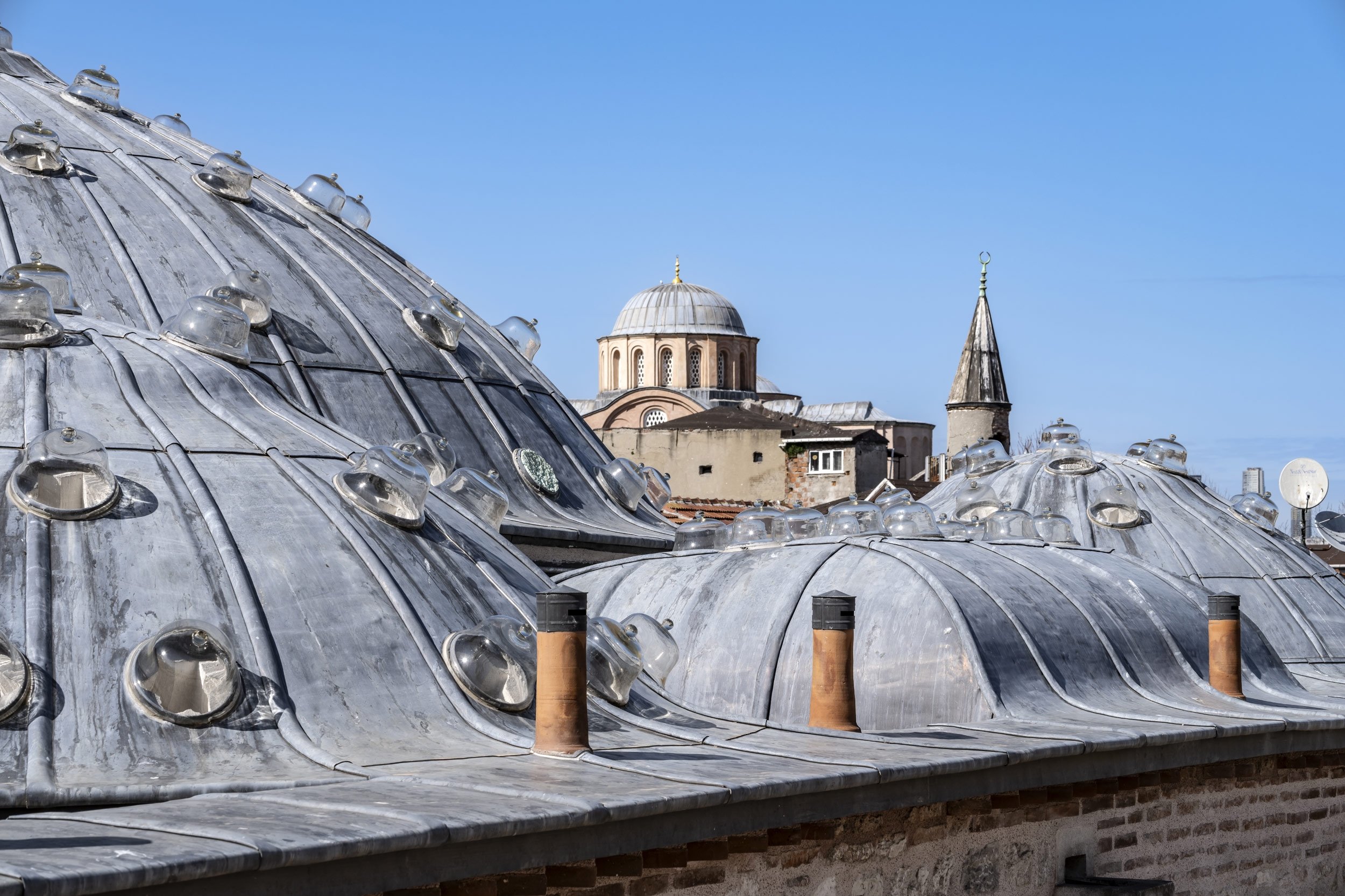 Pemandangan dari atap inili Hammam, Istanbul, Türkiye. 