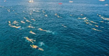 People participate in a swimming race across the Bosporus, in Istanbul, Türkiye, Aug. 21, 2022. (AA PHOTO)