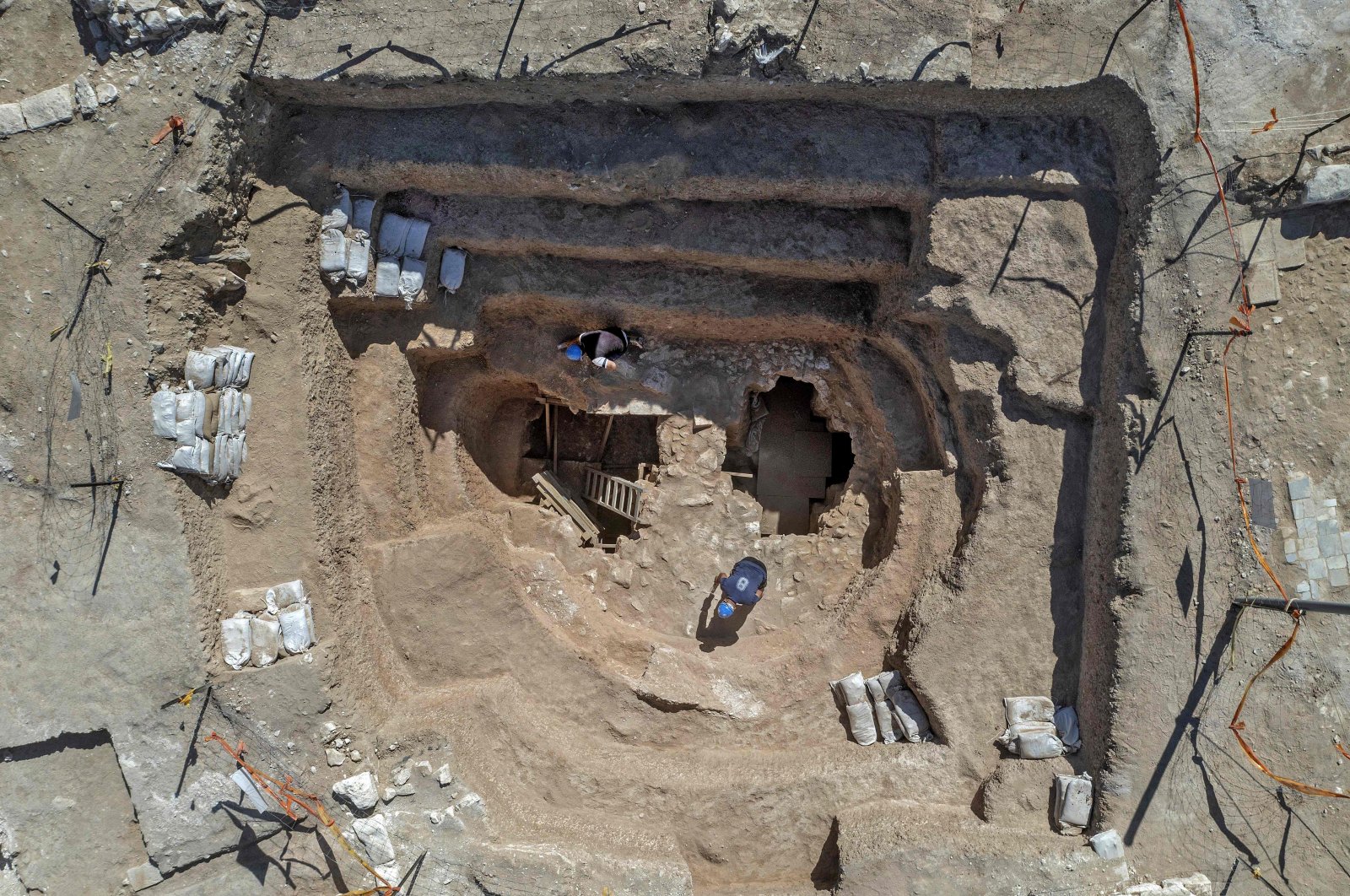 An aerial view shows a recently uncovered mansion dating back to the early Islamic period between the eighth and ninth centuries, in the Bedouin town of Rahat in Israel&#039;s southern Negev desert, Aug. 23, 2022. (AFP Photo)
