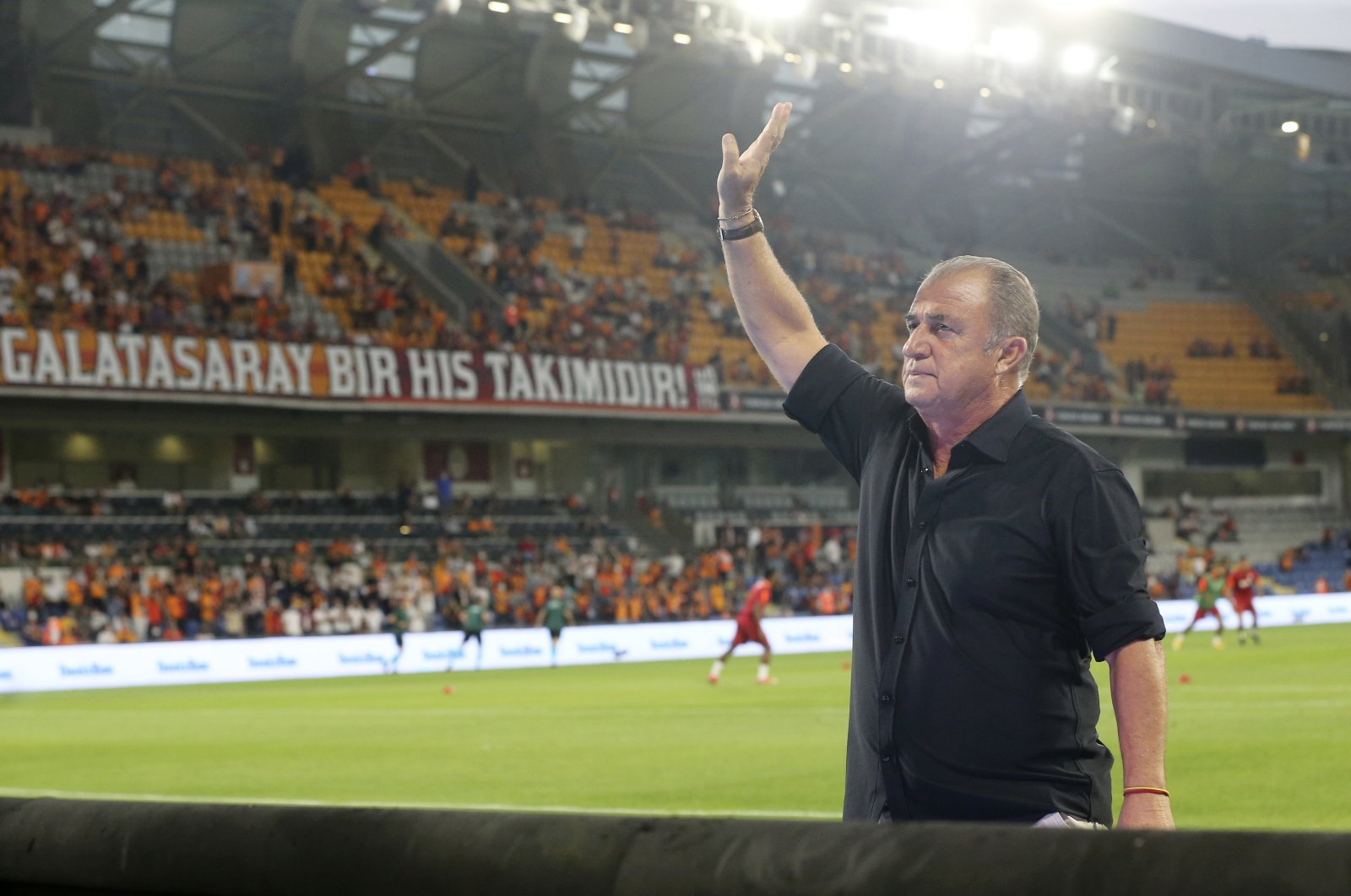 Then-Galatasaray coach Fatih Terim waves to the fans before a Champions League qualifier against PSV, Istanbul, Tükiye, July 28, 2021. (AP Photo)