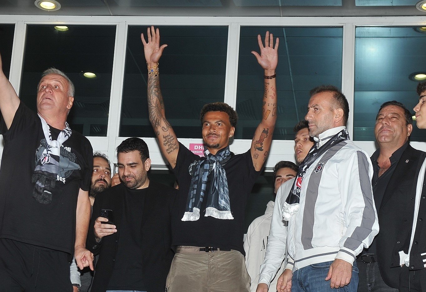 English midfielder Dele Alli (C) on arrival at Atatürk Airport, Istanbul, Türkiye, Aug. 25, 2022. (DHA Photo)