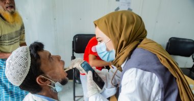A Turkish volunteer examines a patient in Cox's Bazar, Bangladesh, Aug. 24, 2022. (AA PHOTO) 