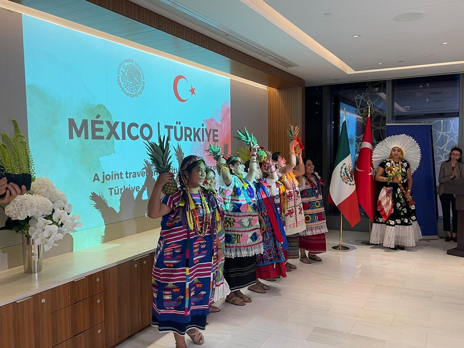Acara yang diselenggarakan oleh Konsulat Jenderal Türkiye di New York di Türkevi menjadi tuan rumah bagi komunitas Meksiko untuk meningkatkan interaksi budaya, New York, AS, 28 Agustus 2022. (AA Photo)