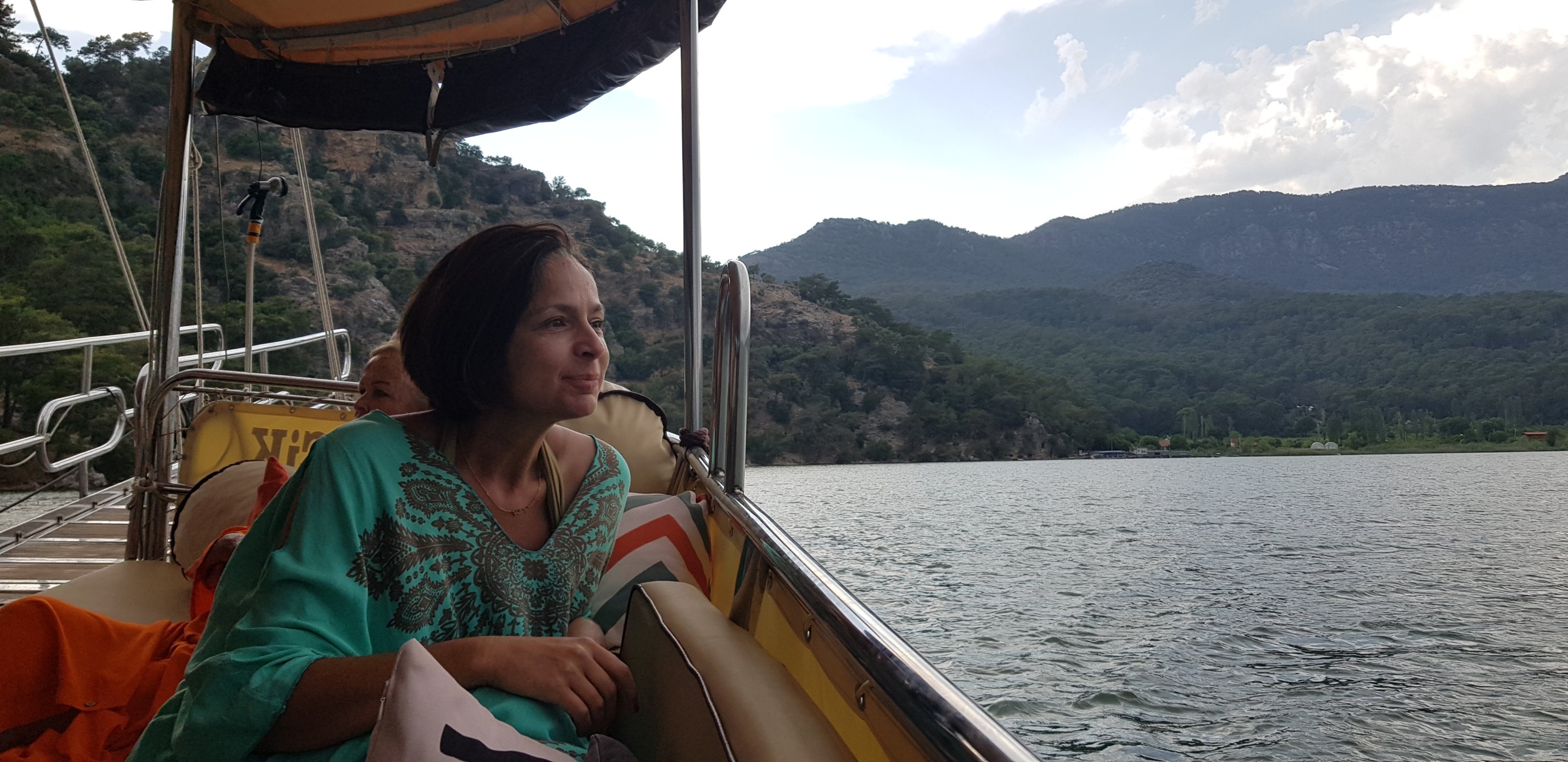 Perahu ke Pantai Ekincik, Muğla, Türkiye.  (Foto milik Leyla Yvonne Ergil)