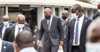 Angola's President Joao Lourenco (C) walks out of a meeting at the People’s Movement for the Liberation of Angola (MPLA) party headquarters, two days after general elections, in Luanda, Angola, Aug. 26, 2022. (AFP Photo)
