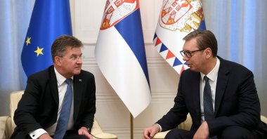 Serbian President Aleksandar Vucic (R) and he speaks with EU special envoy for Kosovo Miroslav Lajcak, in Belgrade, Aug. 25, 2022. (Serbia&#039;s Presidential Press Service via AFP)