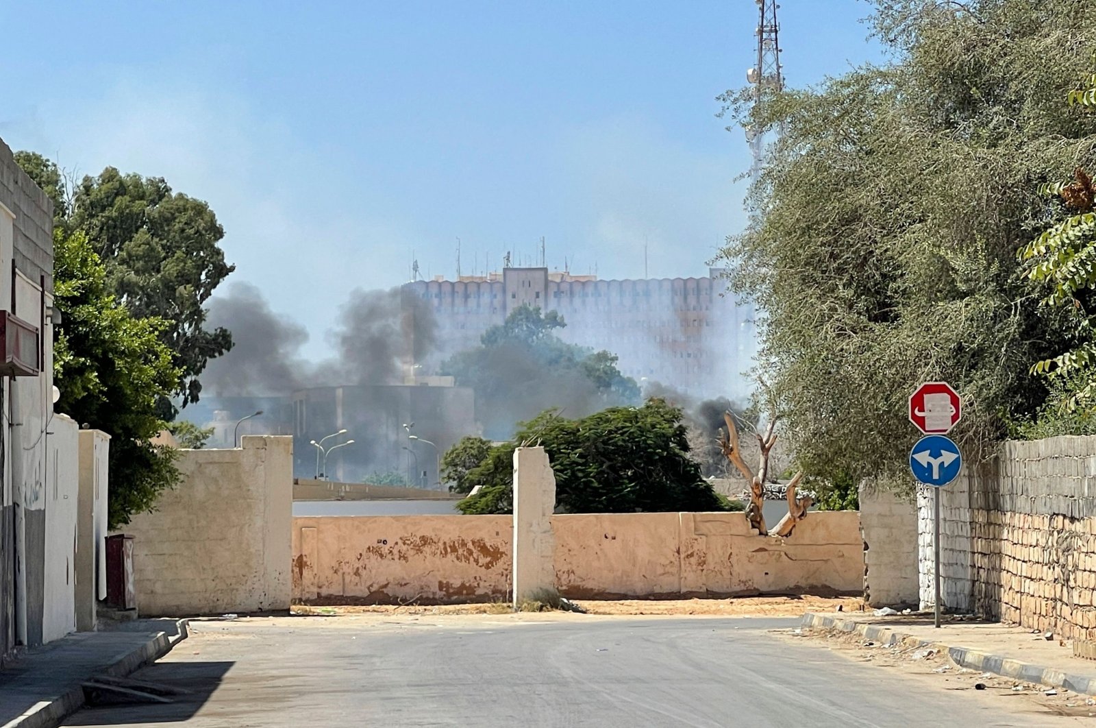 Penembakan, ledakan dilaporkan di ibukota Libya