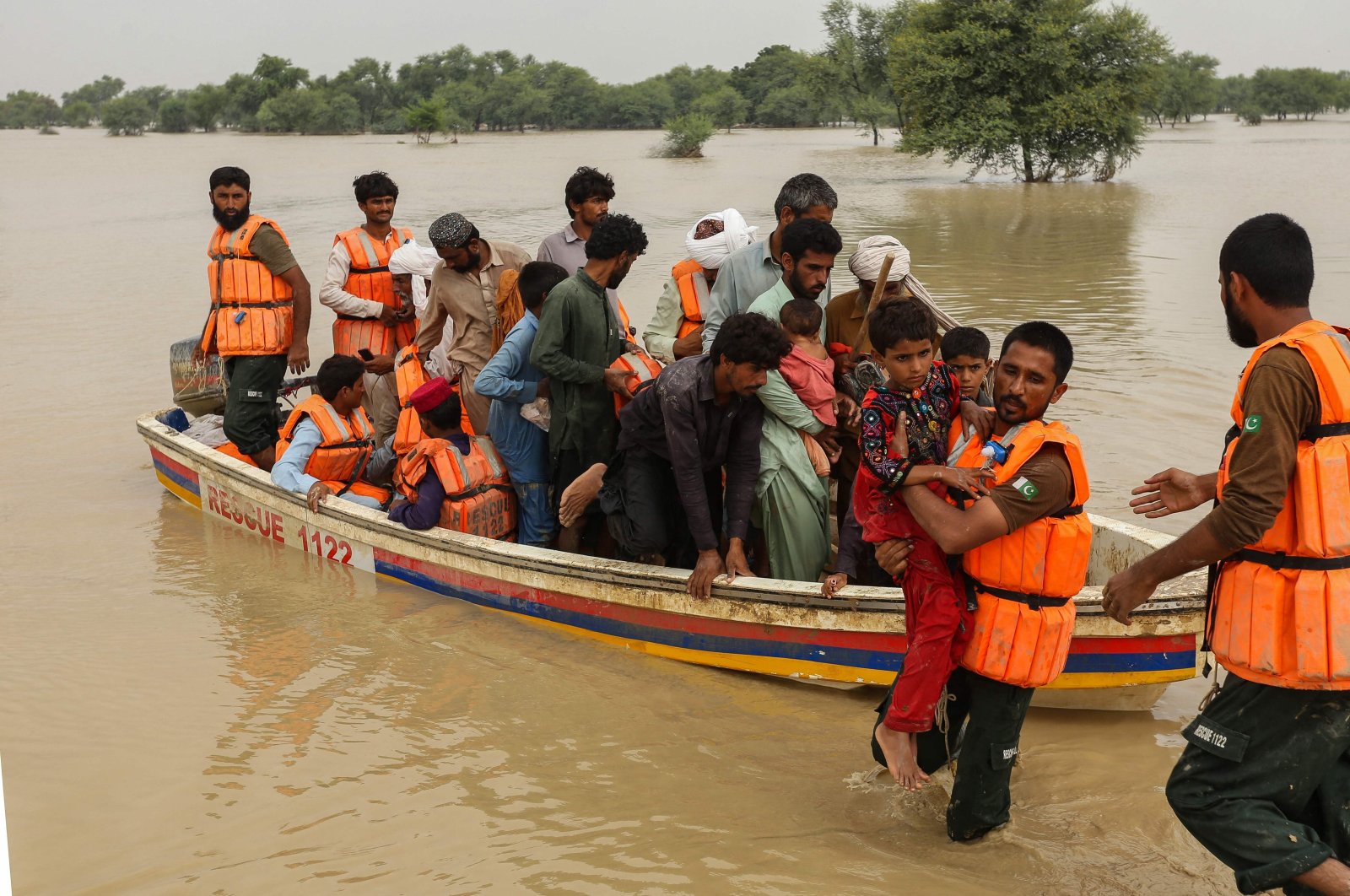 Korban tewas akibat banjir di Pakistan hampir menyentuh angka 1.000