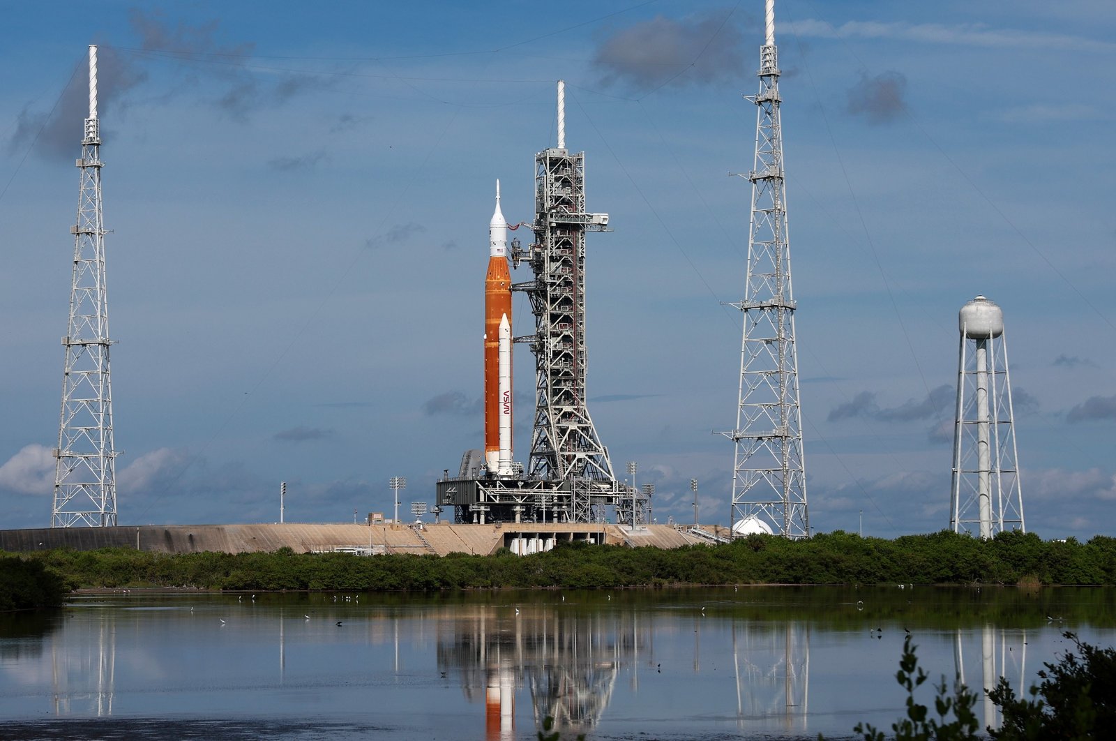 NASA’s Artemis I rocket sits on launch pad 39-B at Kennedy Space Center as it is prepared for an unmanned flight around the moon, in Cape Canaveral, Florida, U.S., Aug. 27, 2022. (AFP Photo)