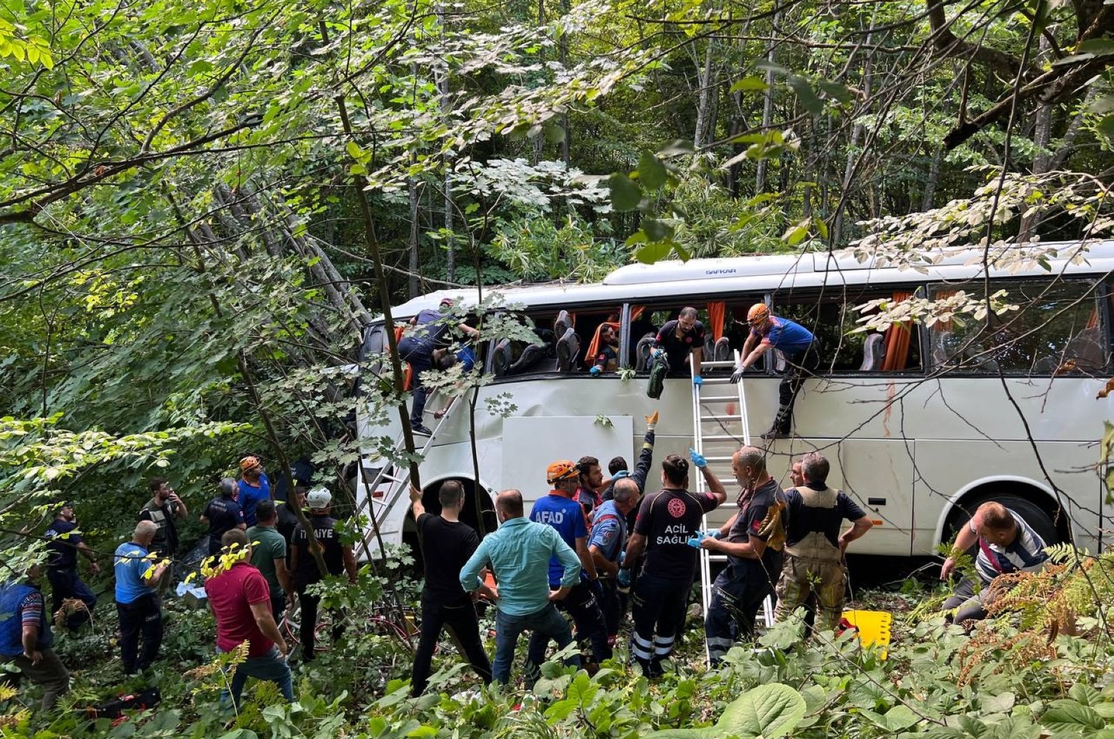 Kecelakaan bus menewaskan 5, melukai 38 di barat laut Türkiye