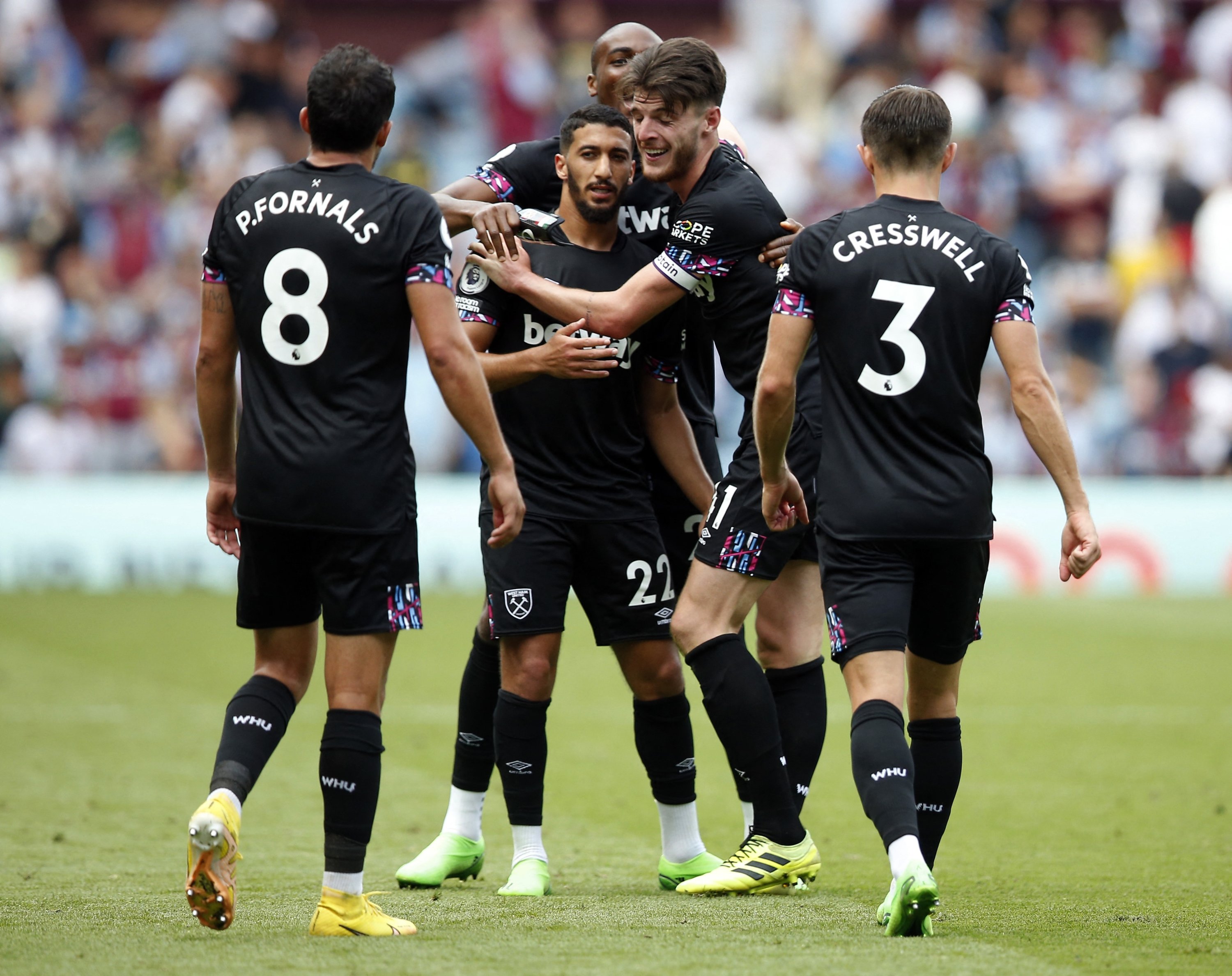 Pemain West Ham merayakan gol ke gawang Aston Villa, Birmingham, Inggris, 28 Agustus 2022. (Foto Reuters)