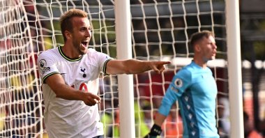 Spurs&#039; Harry Kane (L) celebrates after scoring in a Premier League match against Nottingham Forest, Nottingham, England, Aug. 28, 2022. (AFP Photo)