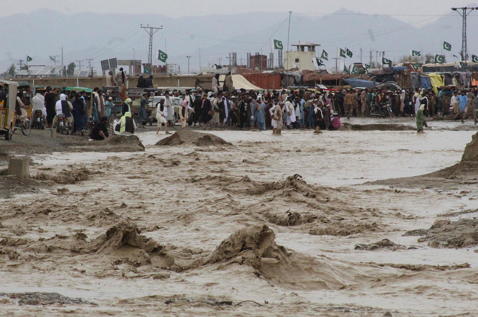 Kerugian awal dari banjir Pakistan diperkirakan setidaknya  miliar