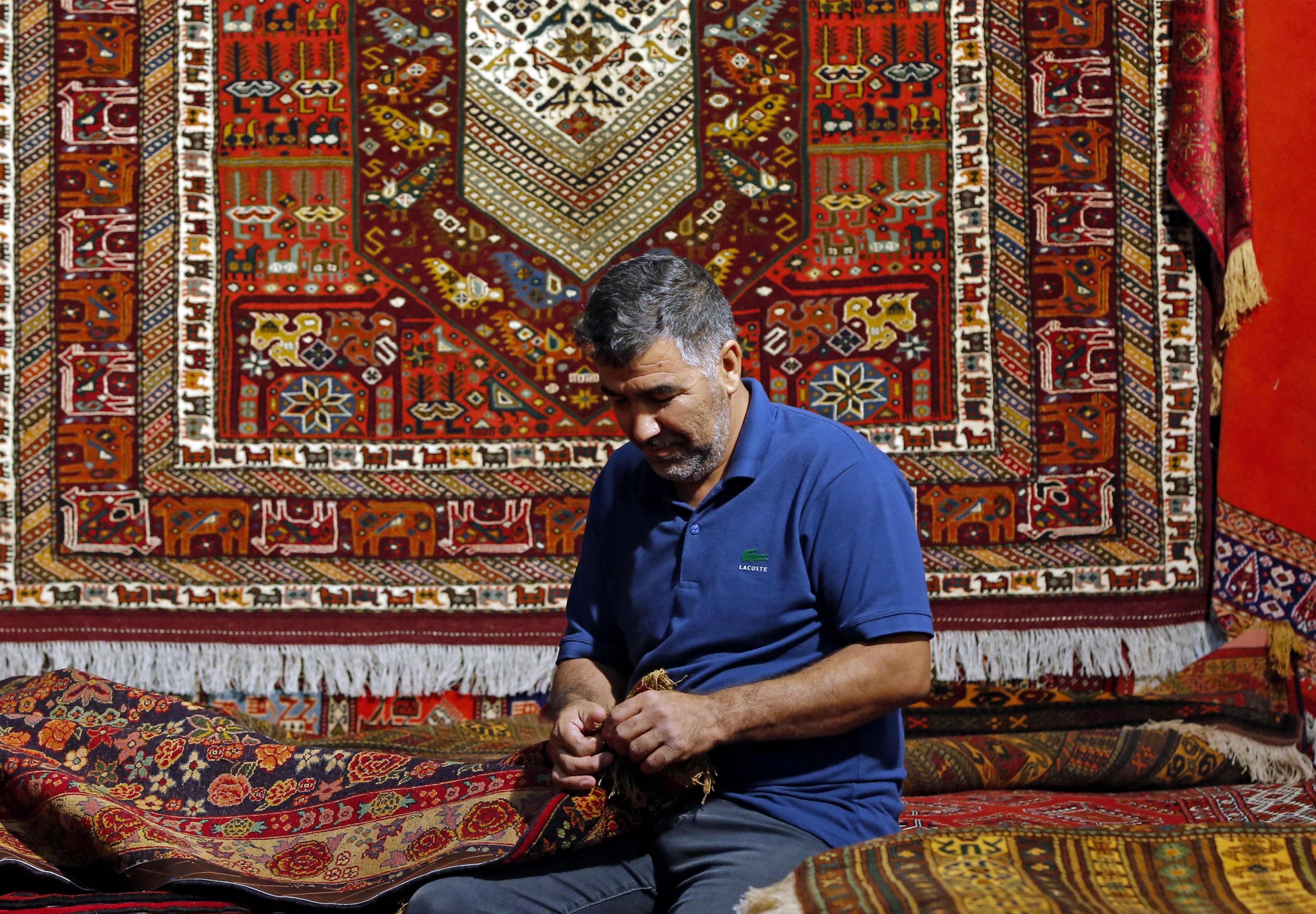 Iranian rugs adopt comtemporary desings due to low sales