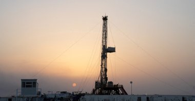 A general view shows an oil rig used in drilling at the Zubair oilfield in Basra, Iraq, July 5, 2022. (Reuters Photo)
