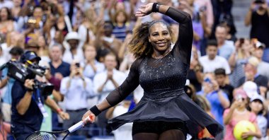 Serena Williams celebrates beating Danka Kovinic in the 2022 U.S. Open, New York, U.S., Aug. 29, 2022. (AFP Photo)