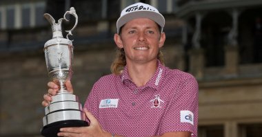 Australia's Cameron Smith poses with the Claret Jug after winning The Open Championship, St. Andrews, Scotland, July 17, 2022. (Reuters Photo)