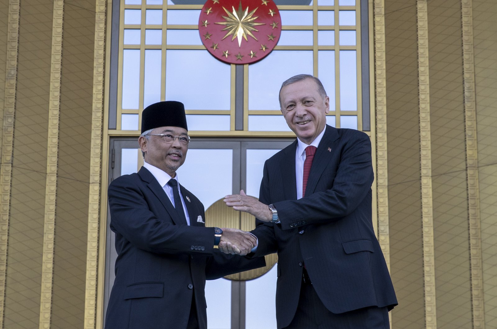 President Recep Tayyip Erdoğan welcomes the Malaysia&#039;s King Sultan Abdullah Sultan Ahmad Shah at the Presidential Complex, in the capital Ankara, Türkiye, Aug. 18, 2022. (AA Photo)