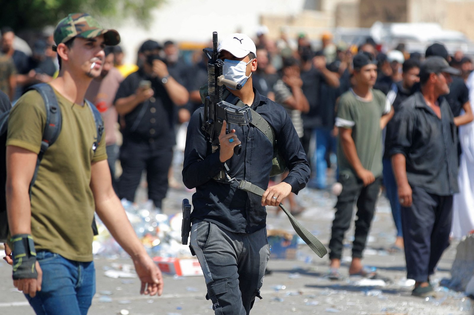 Armed members of Saraya al-Salam (Peace Brigade), the military wing affiliated with Shiite cleric Moqtada al-Sadr, are pictured during clashes with Iraqi security forces in the Green Zone, Baghdad, Iraq, Aug. 30, 2022. (AFP Photo)