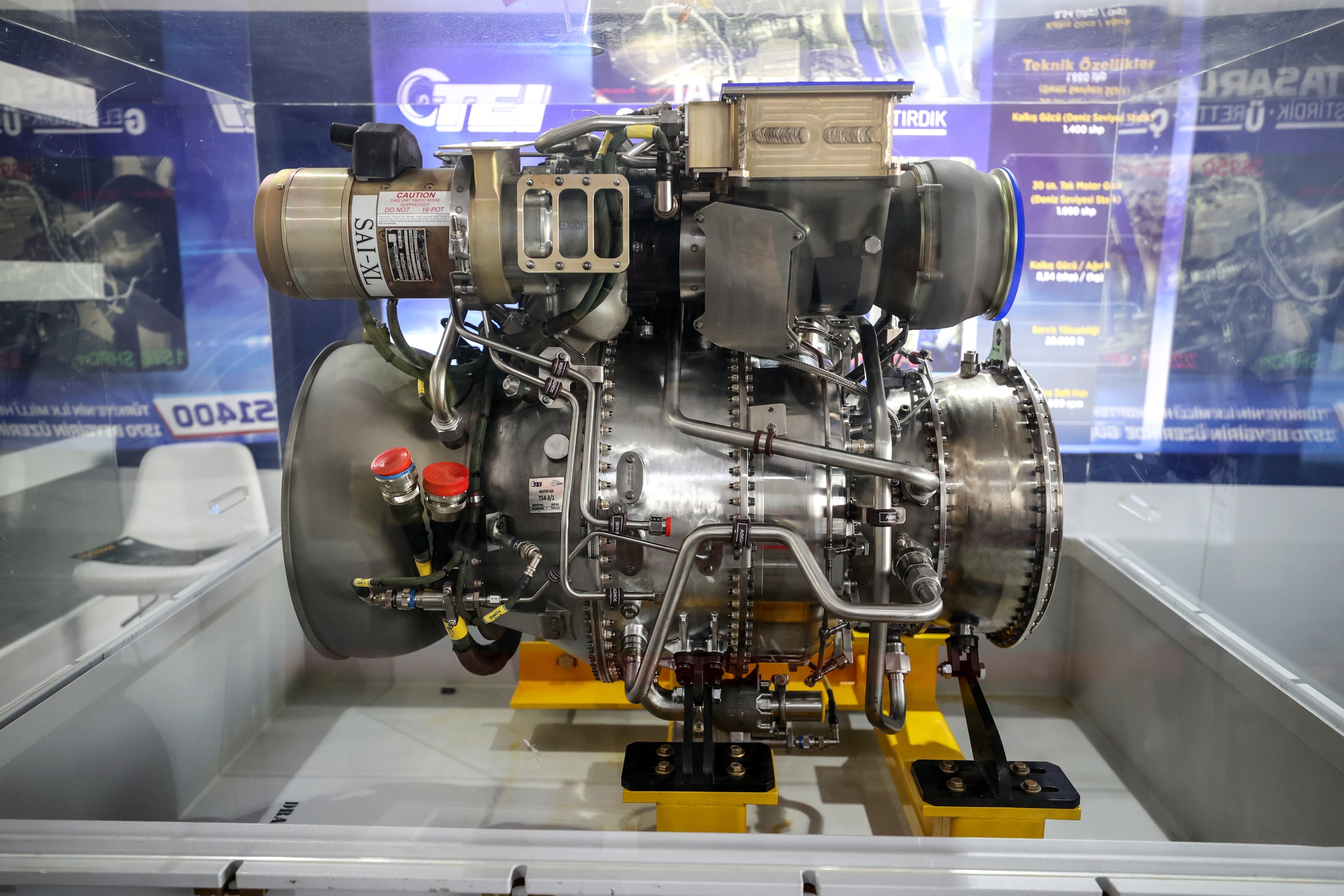 Mesin turbofan TF-6000 – yang pertama dibuat di Türkiye – dipajang selama festival teknologi dan kedirgantaraan Teknofest di Samsun, Türkiye, 30 Agustus 2022. (AA Photo)