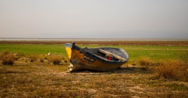 A boat lies on a dried part of Lake Marmara, in Manisa, western Türkiye, Aug. 9, 2022. (İHA PHOTO)