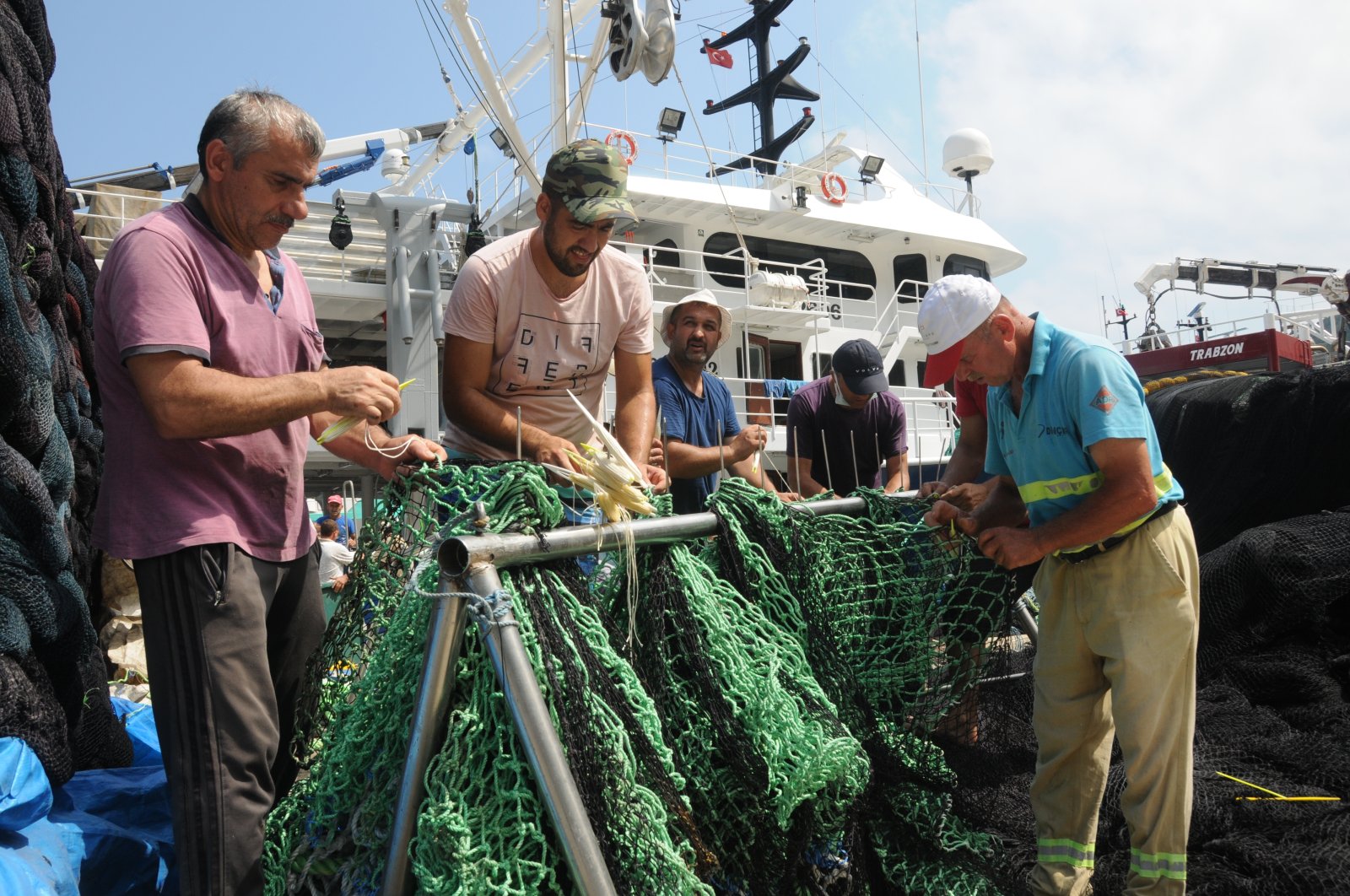 Fishermen check their nets before the start of season, in Trabzon, northern Türkiye, Aug. 24, 2022. (PHOTO BY ÖZGÜR ÖZDEMİR) 