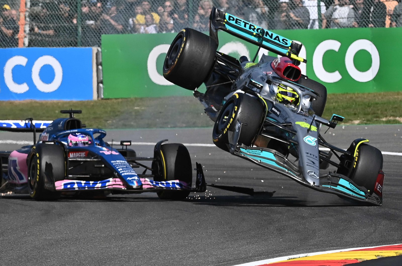 Mercedes&#039; Lewis Hamilton (R) collides with Alpine&#039;s Fernando Alonso (C) during the F1 Belgian GP, Spa, Belgium, Aug. 28, 2022. (AFP Photo)