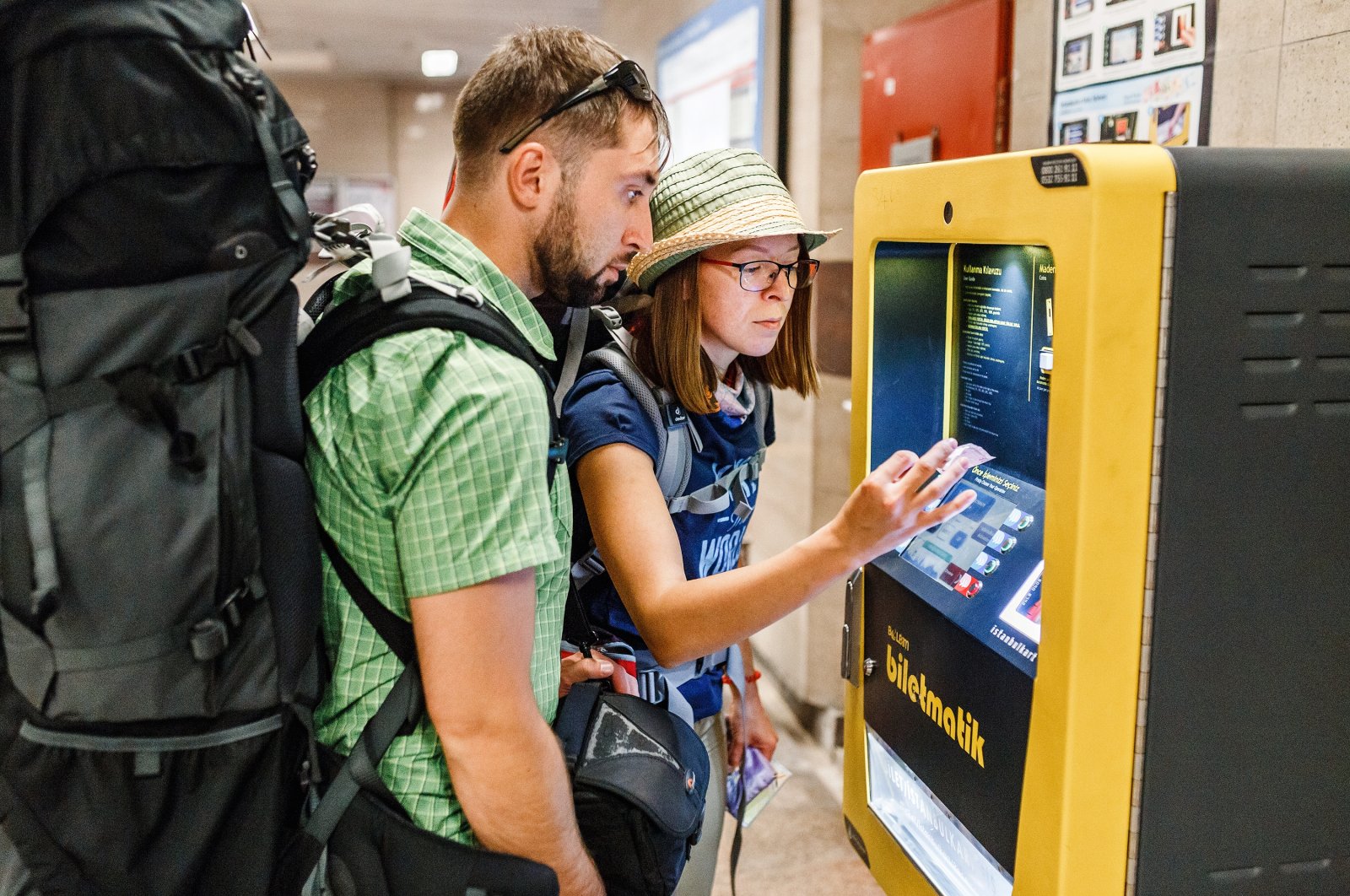 Tourists purchase an Istanbulkart from a vending machine, in Istanbul, Türkiye, Sept. 10, 2017. (Shutterstock Photo)