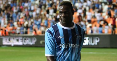 Mario Balotelli seen in an Adana Demirspor shirt, Adana, Türkiye, Aug. 22, 2022. (IHA Photo)