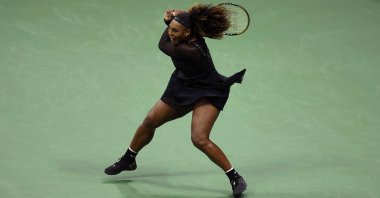 Serena Williams in action against Anett Kontaveit in the U.S. Open, New York, U.S., Aug. 31, 2022. (AFP Photo)