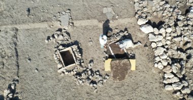 Türkiye&#039;s neolithic settlement Çayönü Hill unravels 5,000-year-old cistvaens, burial chambers formed from flat stone slabs in a box-like shape, during the excavations carried out in the historical site, Diyarbakır, Türkiye, Aug. 30, 2022. (AA Photo)