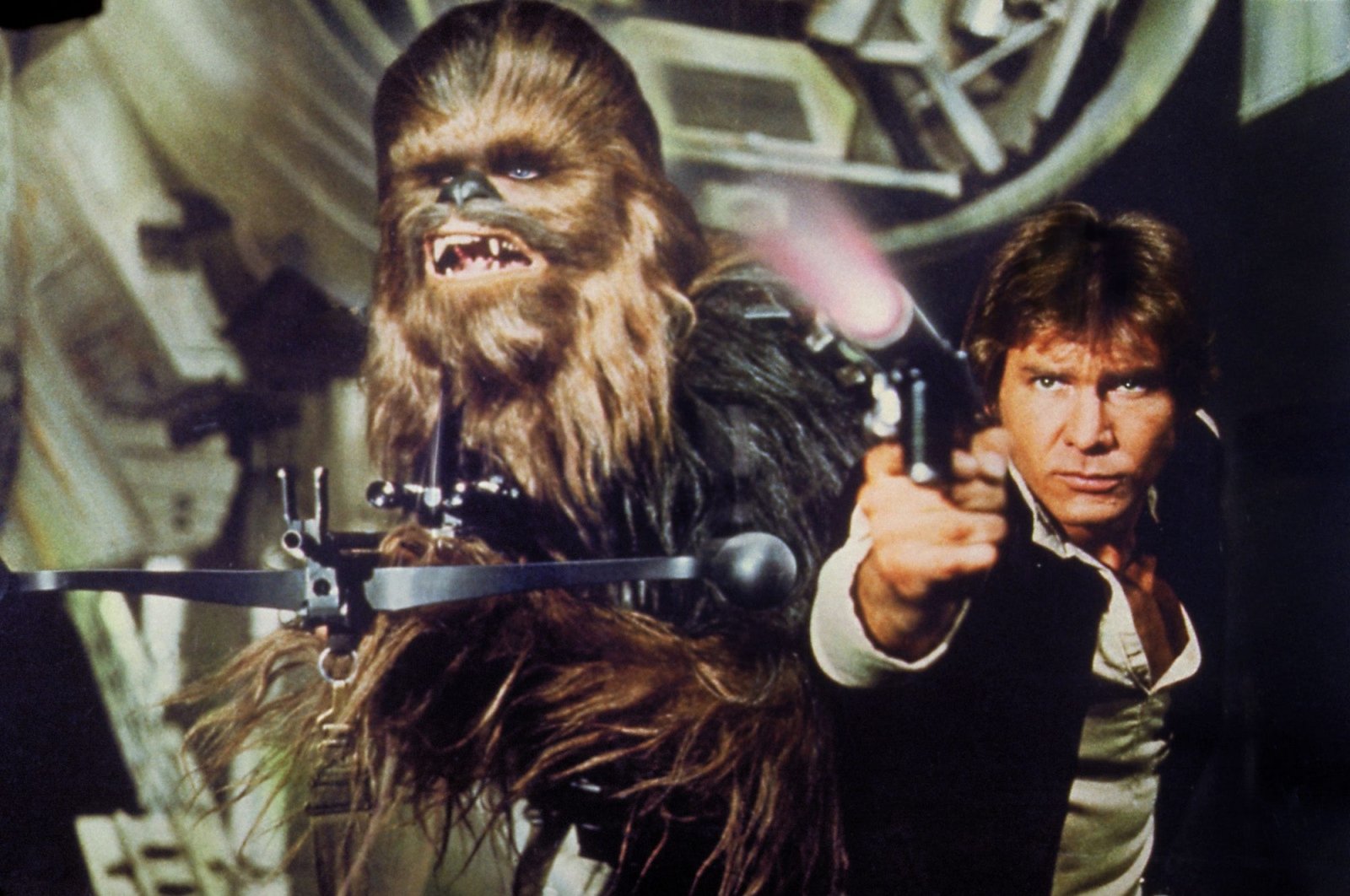 Pistol prop yang digunakan oleh Han Solo di “Star Wars” terjual lebih dari  juta
