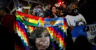 Supporters gather in front of the house of Argentina's Vice-President Cristina Fernandez de Kirchner, in Buenos Aires, Argentina, Sept. 1, 2022. (Reuters Photo)