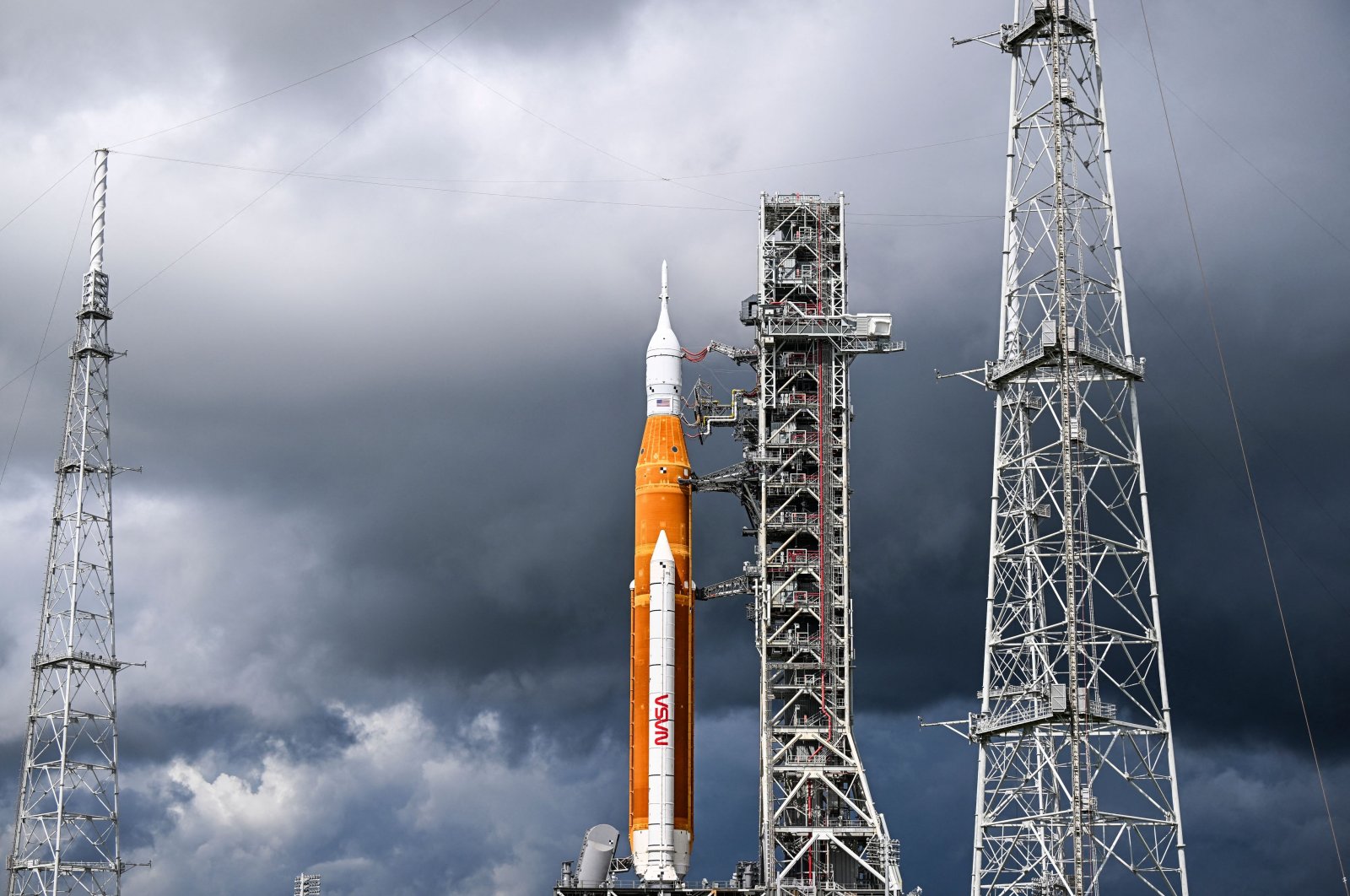 NASA membatalkan upaya kedua peluncuran roket bulan karena kebocoran bahan bakar