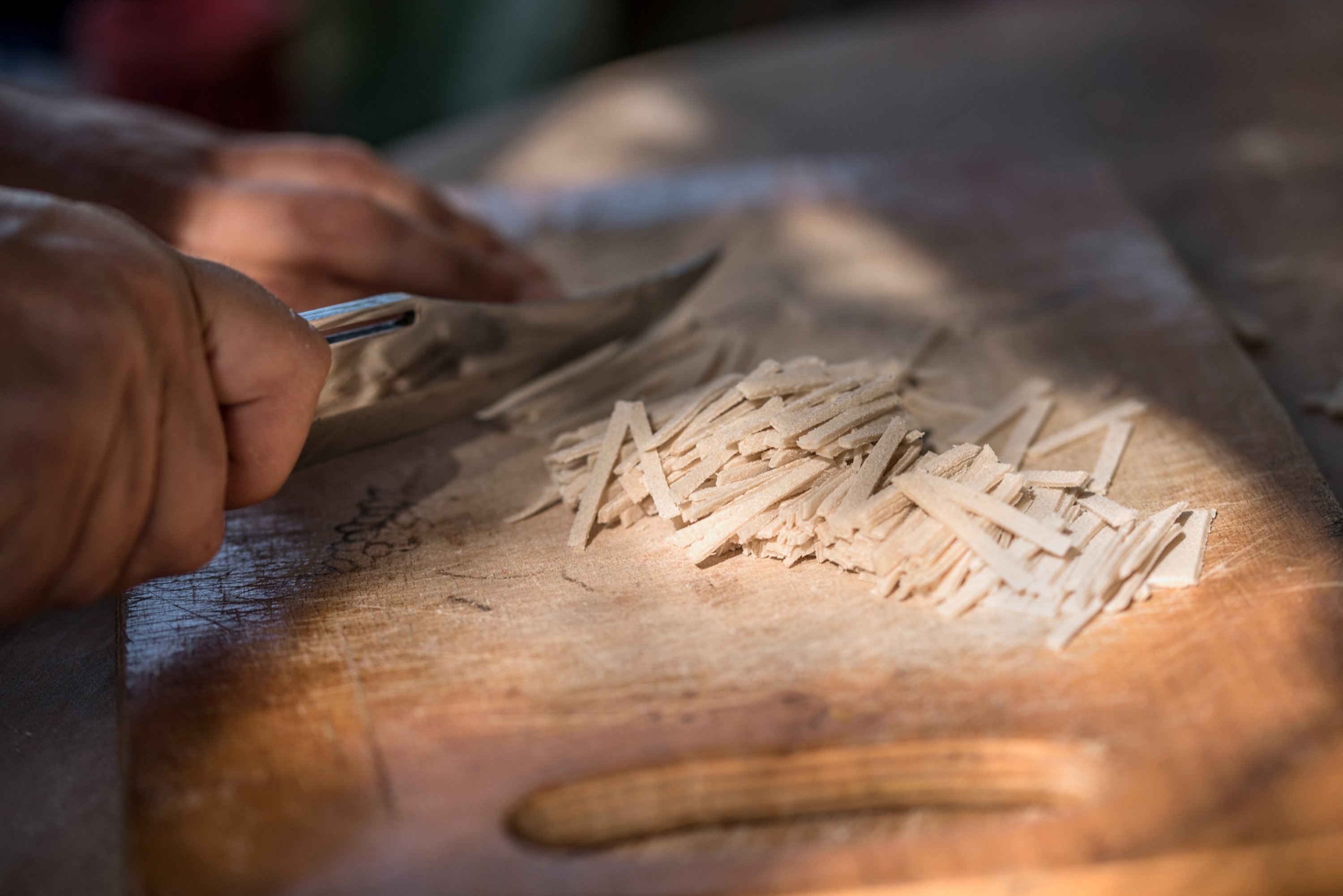 After being dried, erişte is cut into small rectangular pieces. (Shutterstock)