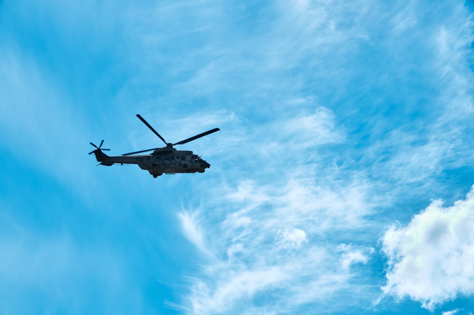 A Turkish Sikorsky helicopter flies over İzmir, western Türkiye, June 1, 2021. (Shutterstock Photo)