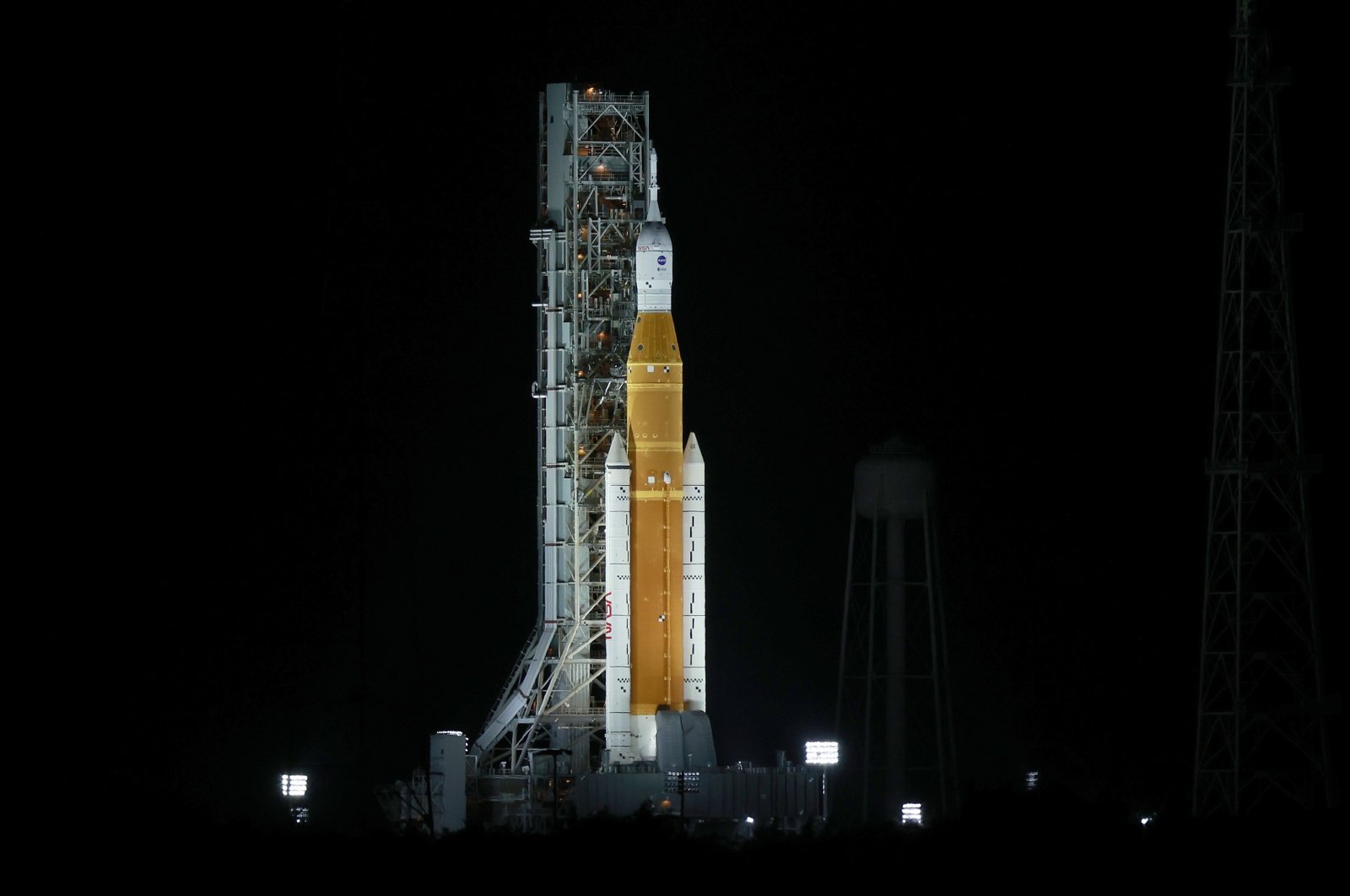 Setelah upaya dibatalkan, peluncuran bulan NASA diragukan untuk bulan ini